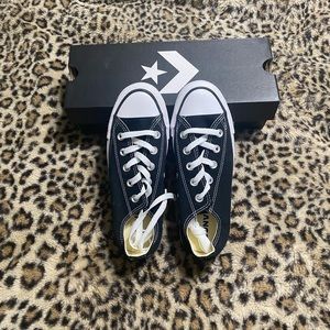 Converse Chuck Taylor Low Top Sneakers